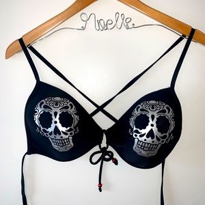 XL Hot Topic padded swim top, cups fit like M